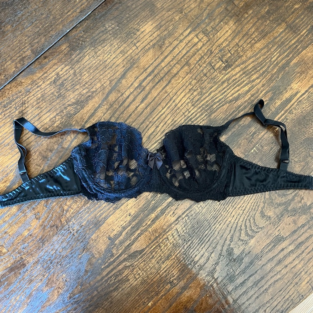 Vintage Victoria's Secret Lingerie Lace Bras - Picture 4 of 13